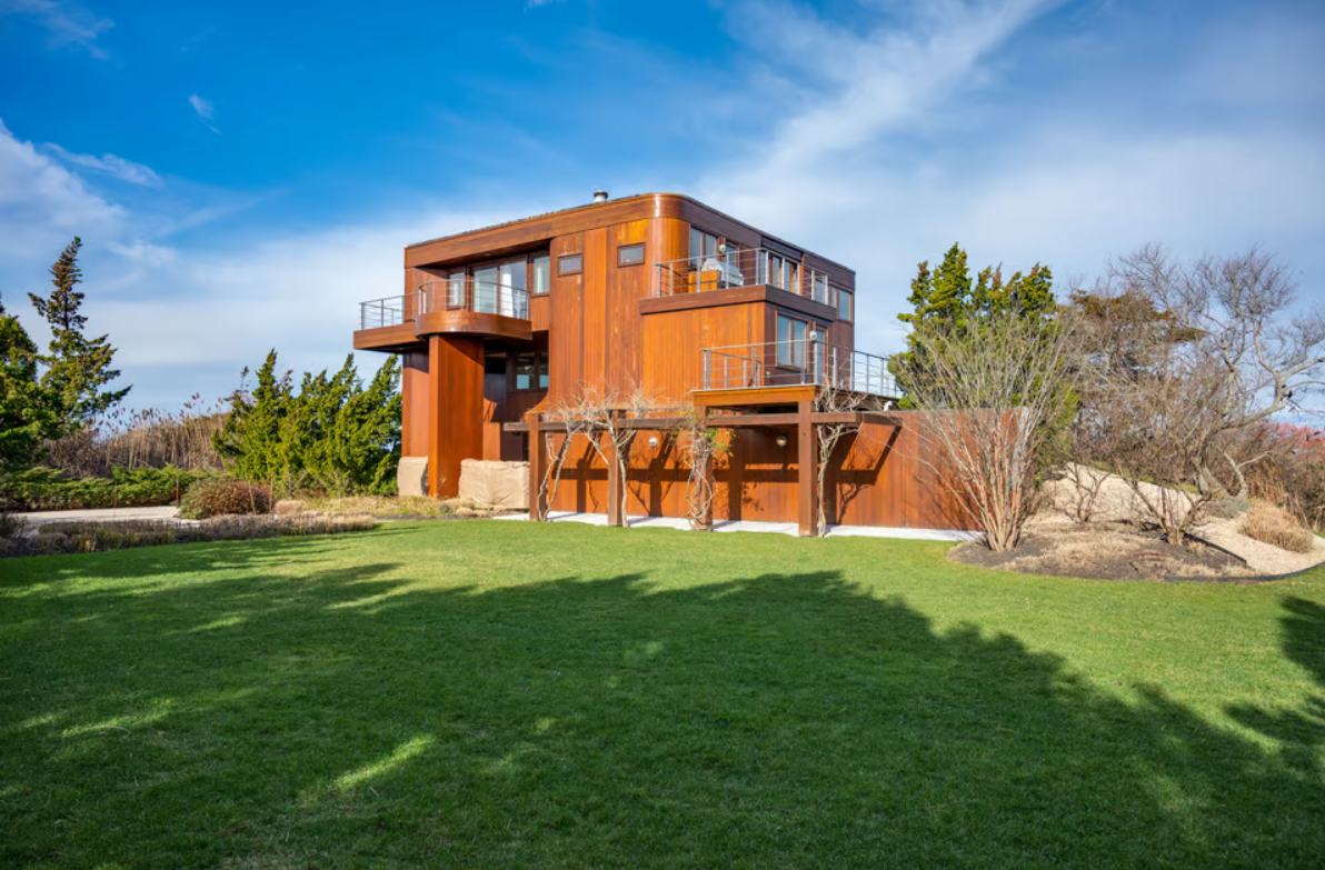 BRIDGEHAMPTON ESTATE WITH TENNIS